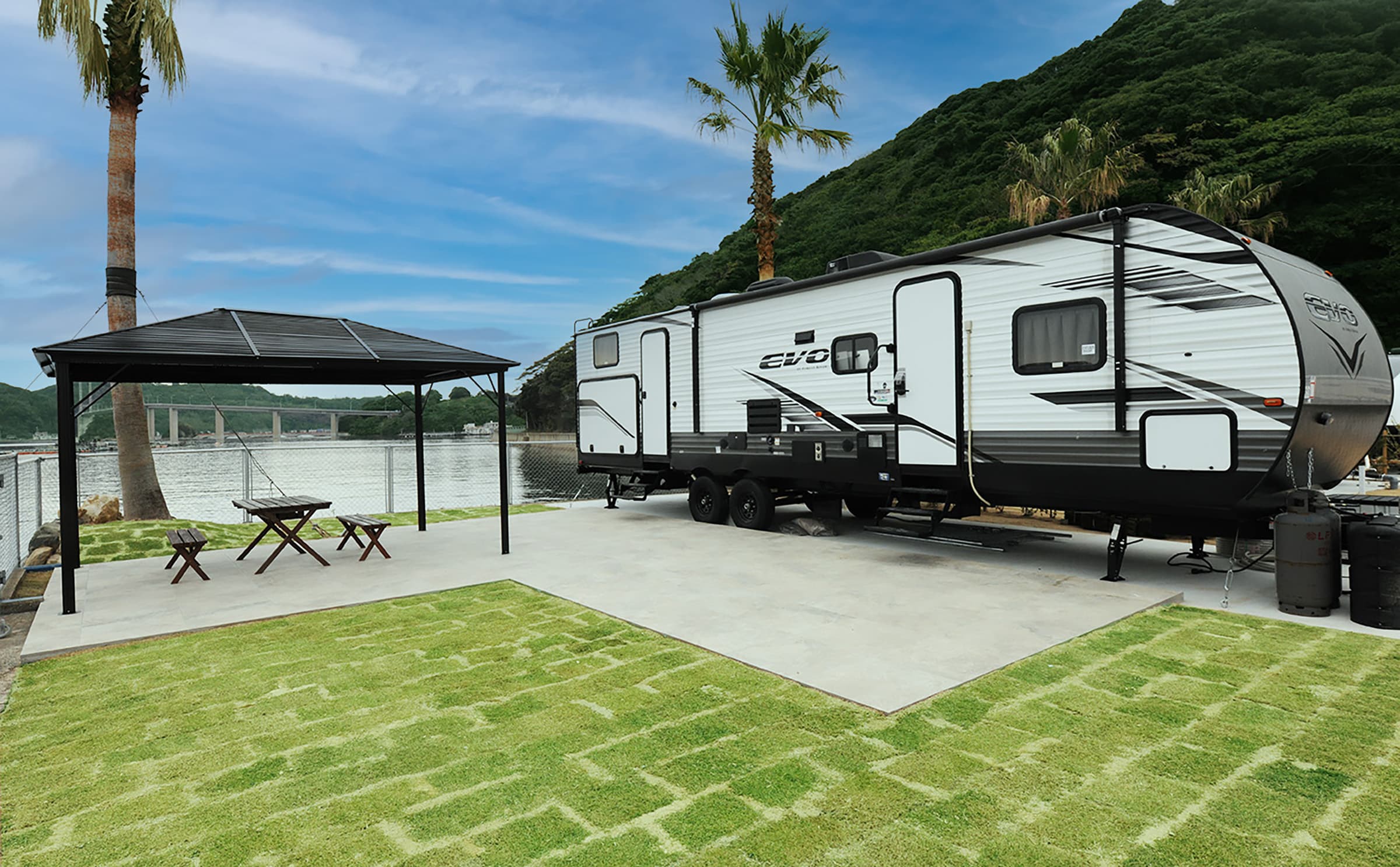 THE TRAILERHOUSE VILLAGE 呼子 SEASIDE